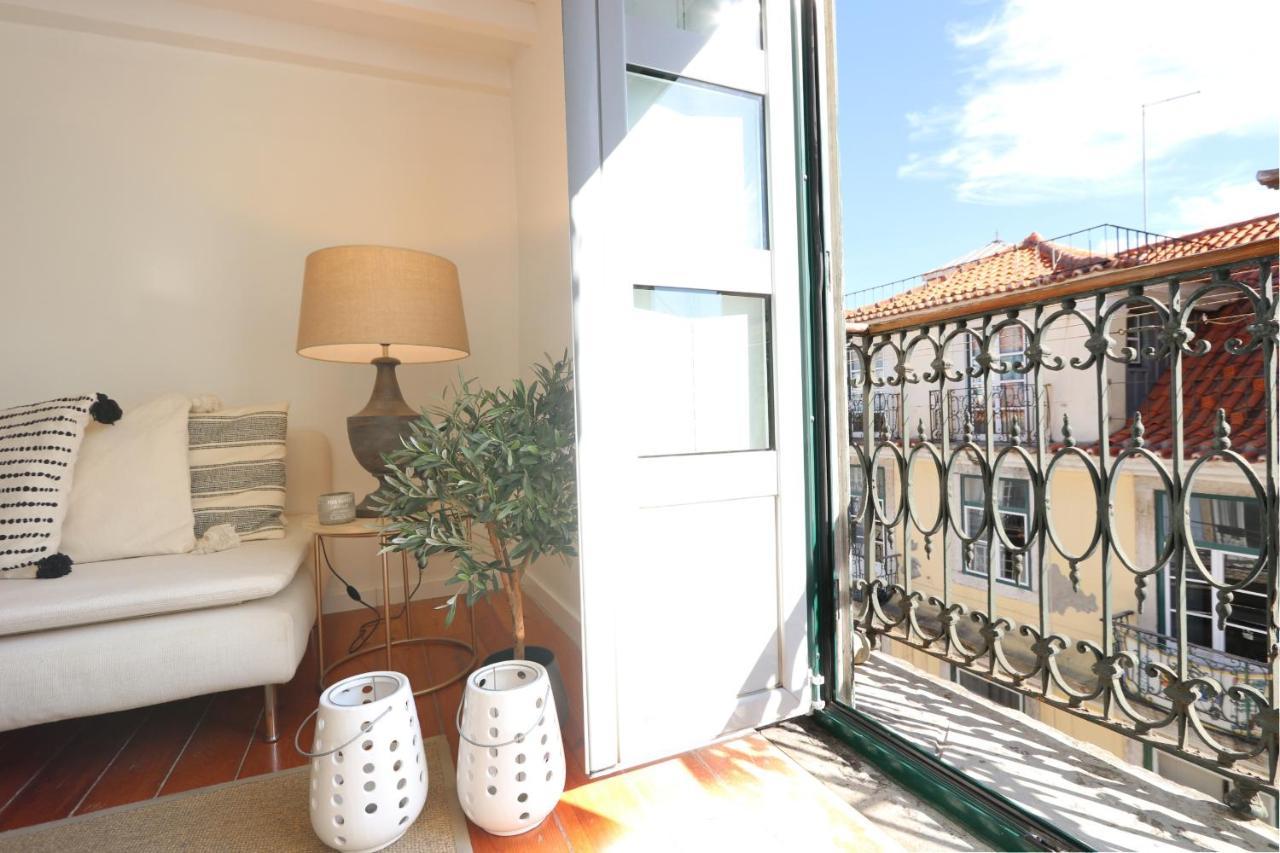 דירות ליסבון Chic Urban Retreat At Downtown With Balcony & Views מראה חיצוני תמונה