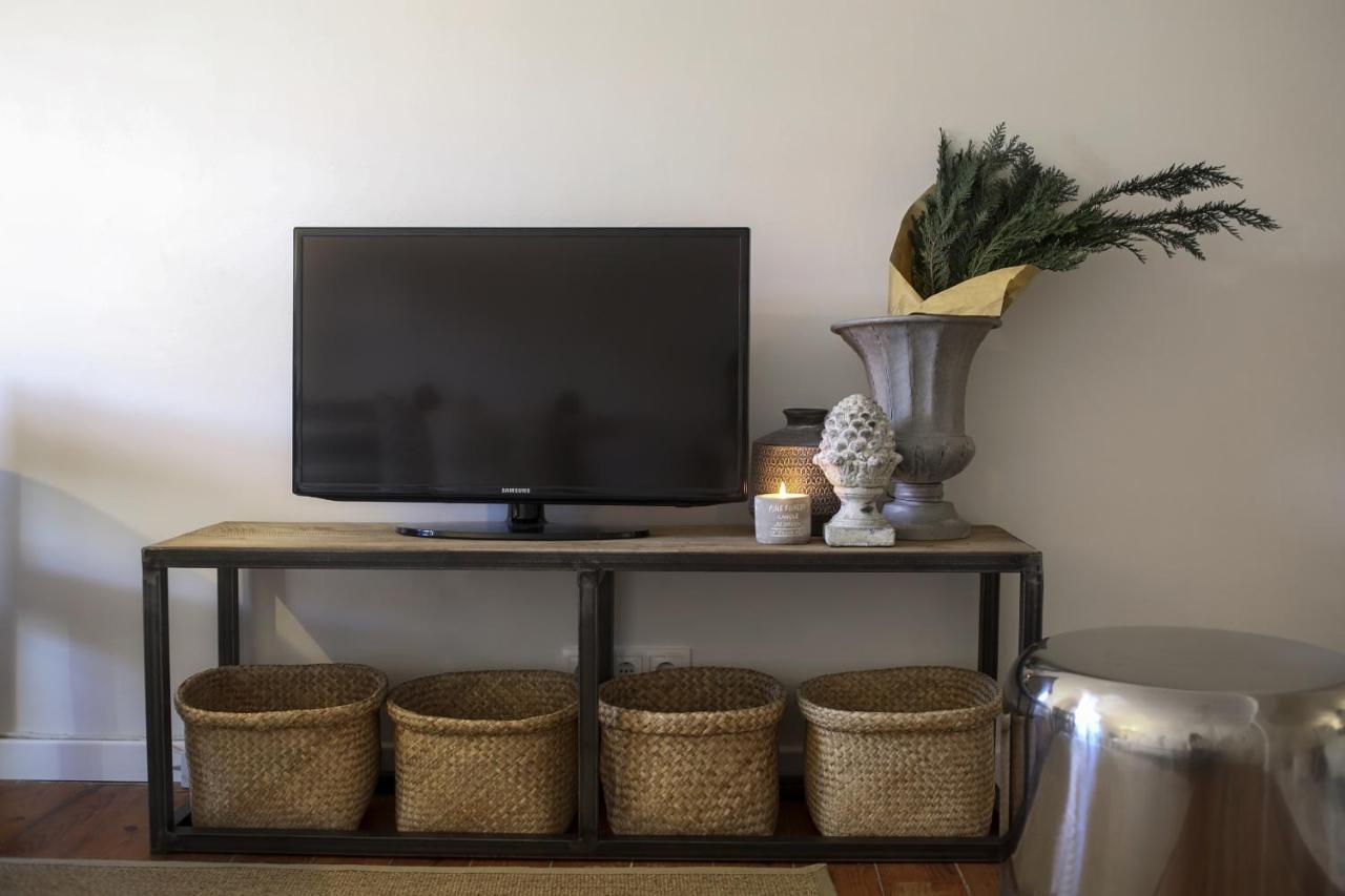 דירות ליסבון Chic Urban Retreat At Downtown With Balcony & Views מראה חיצוני תמונה